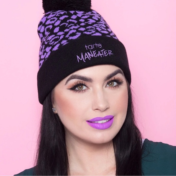Tarte Maneater Knit Cap Hat Beanie With Fluff Ball (Rare) with Lipstick - Picture 4 of 4